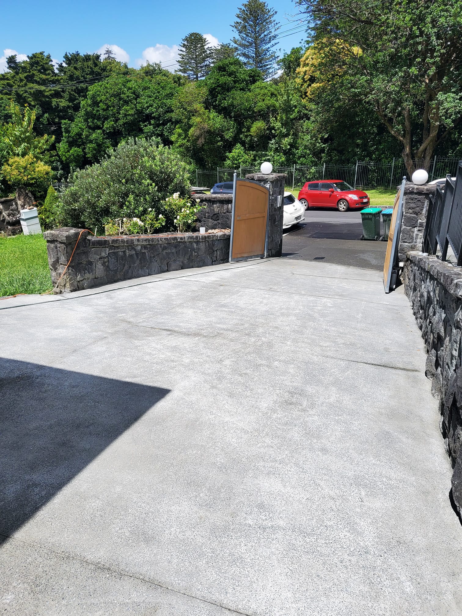 Auckland plain concrete driveway finish